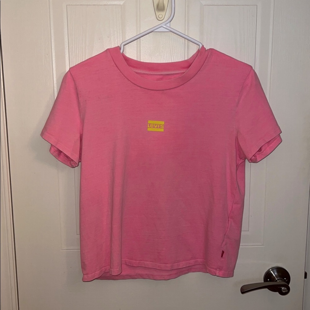 💗Levi’s 100% Cotton Basic Fit Tee (small)💗